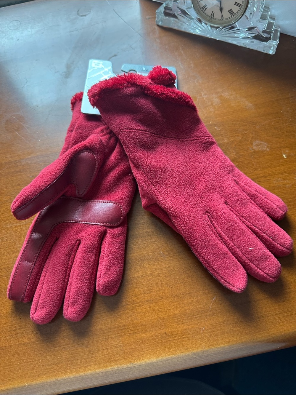 Women’s Cozy Fleece Gloves in Red - Picture 1 of 2